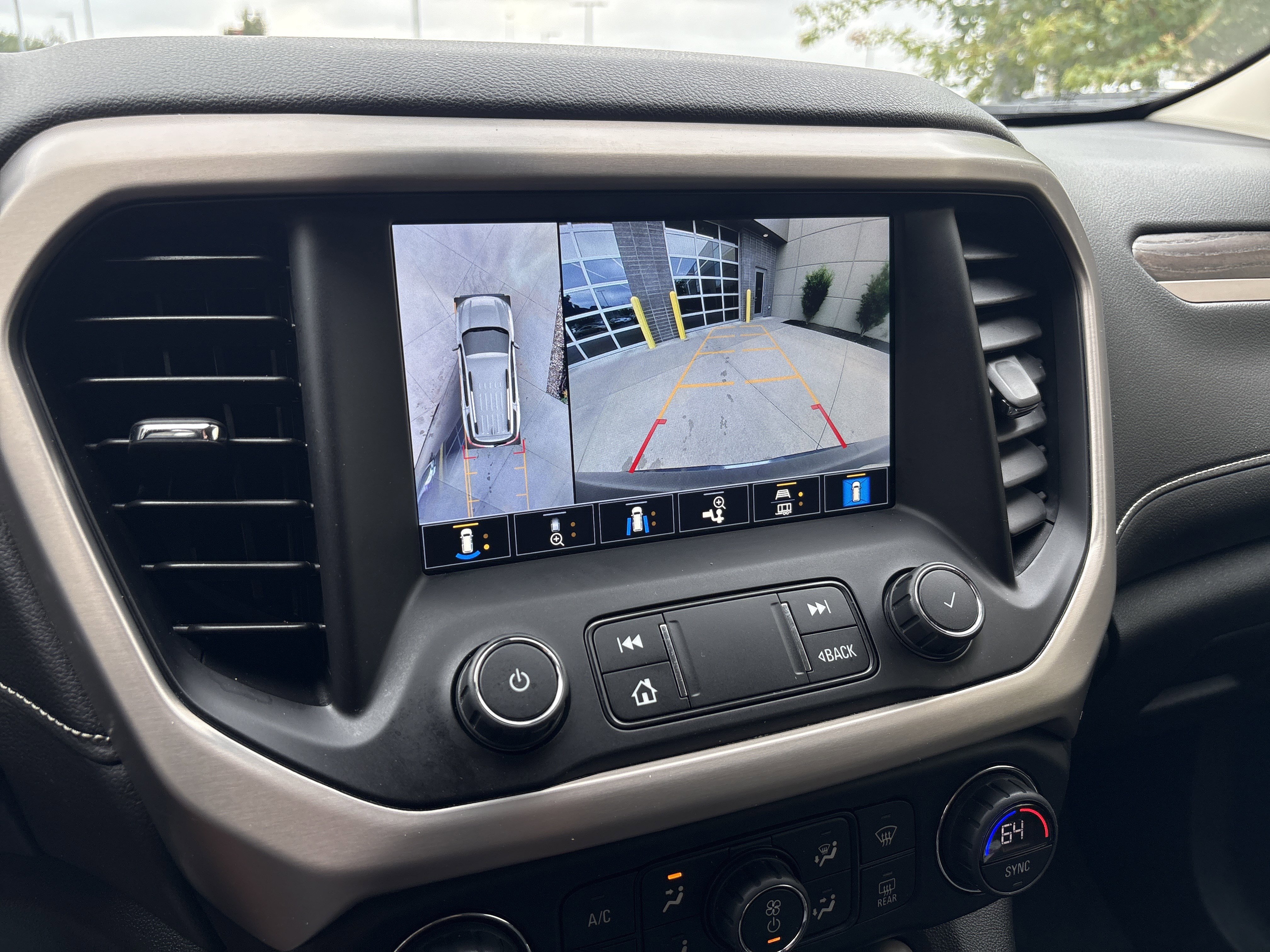 Used 2021 GMC Acadia Denali w/ Denali Technology Package image 25