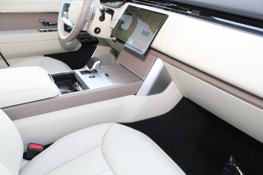 New 2026 Land Rover Range Rover SE image 24