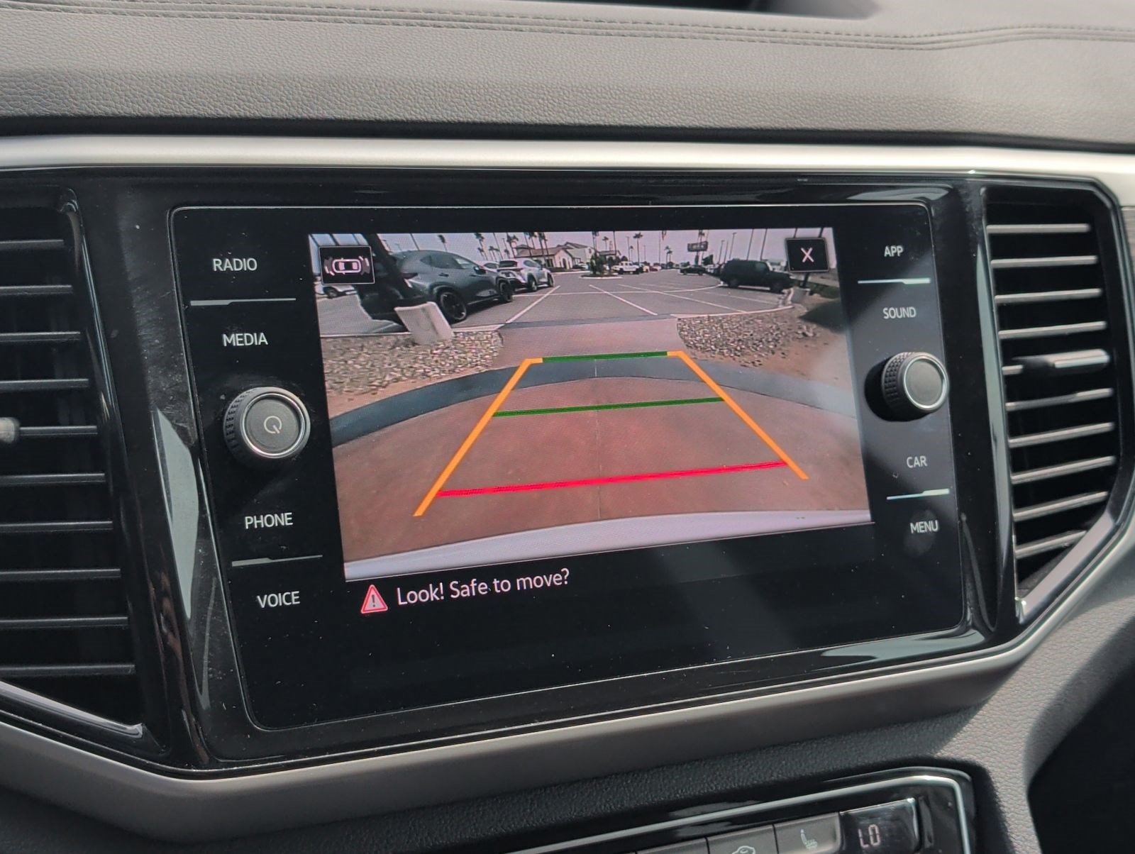 Used 2023 Volkswagen Atlas SE w/ Panoramic Sunroof Package FWD image 19