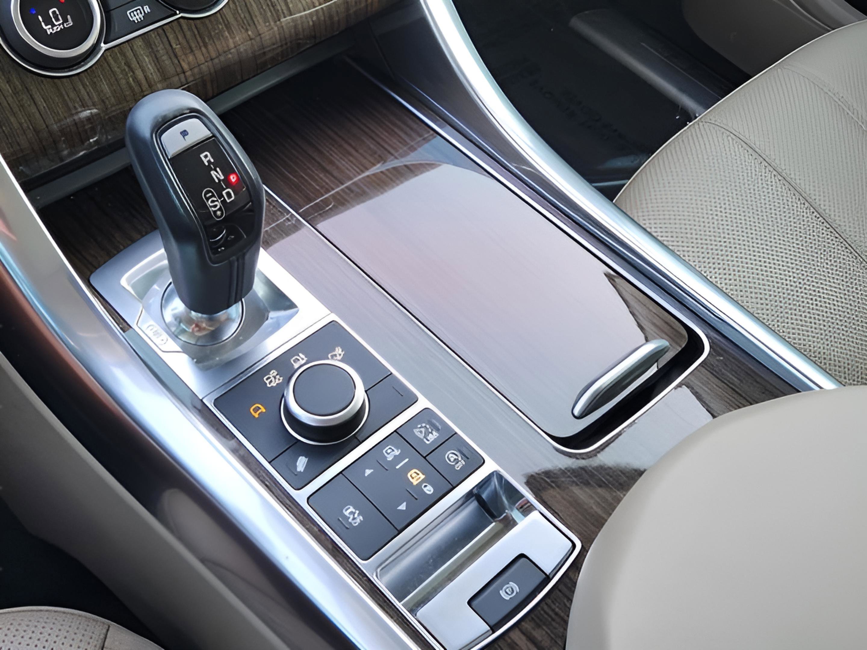 Used 2017 Land Rover Range Rover Sport HSE image 14