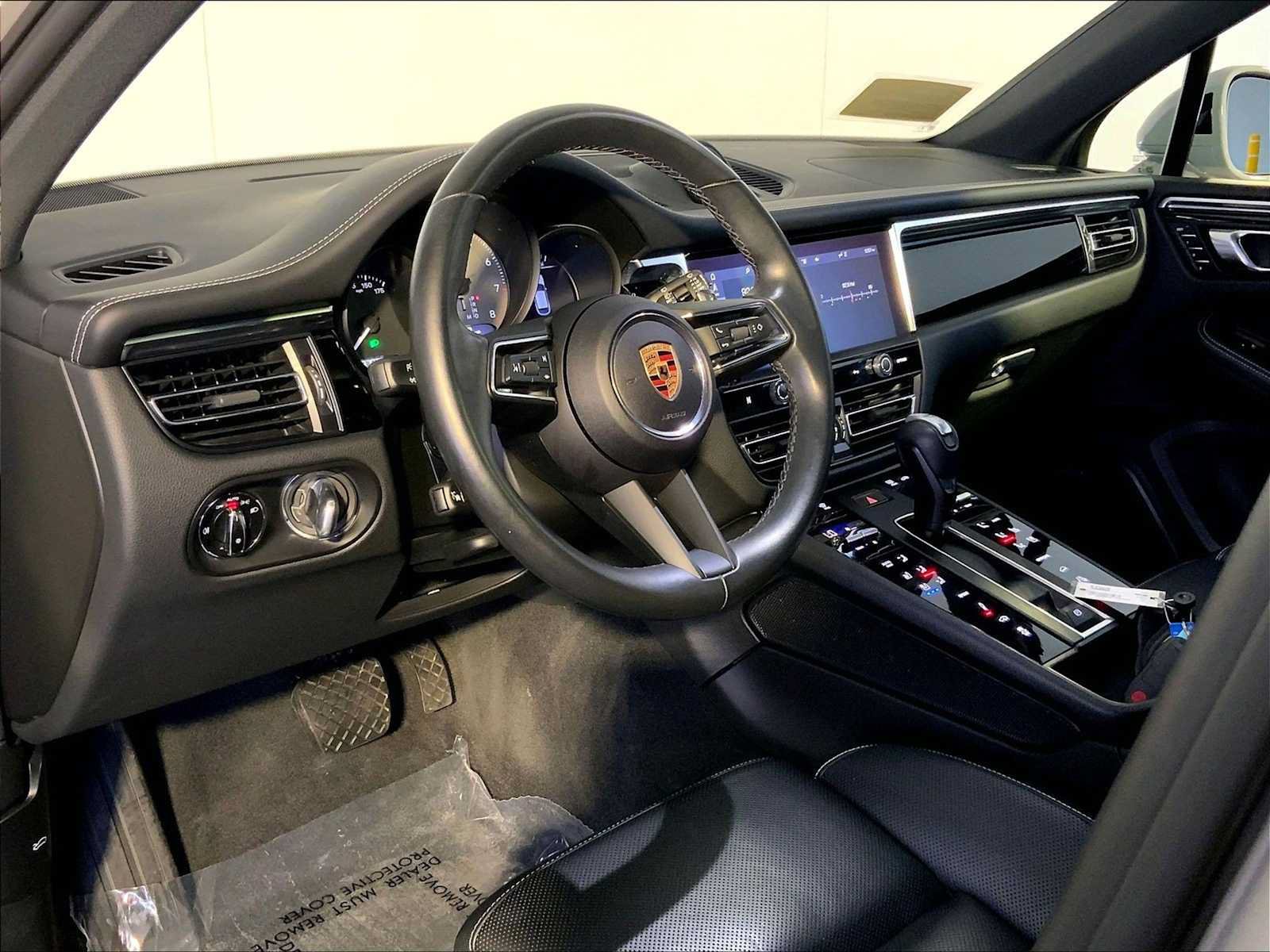 Certified 2024 Porsche Macan S AWD/4WD image 4