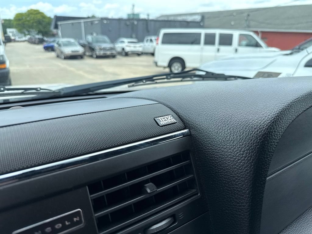 Used 2017 Lincoln Navigator Select AWD/4WD image 37