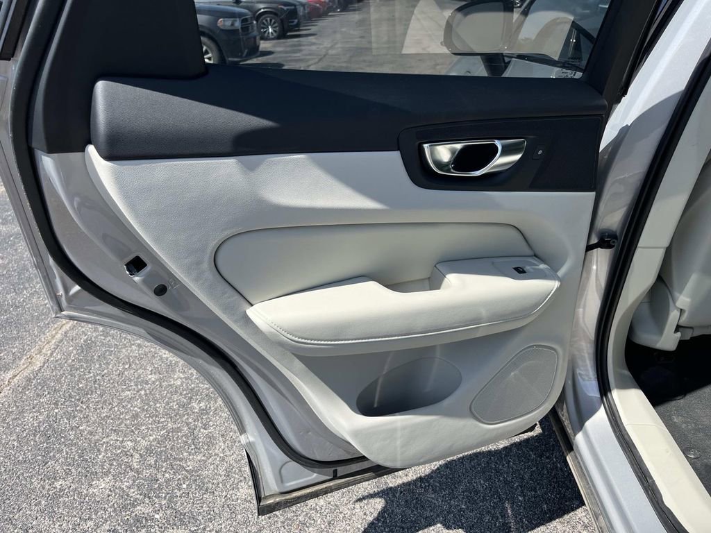 Certified 2025 Volvo XC60 T8 Plus w/ Protection Package Premier image 18