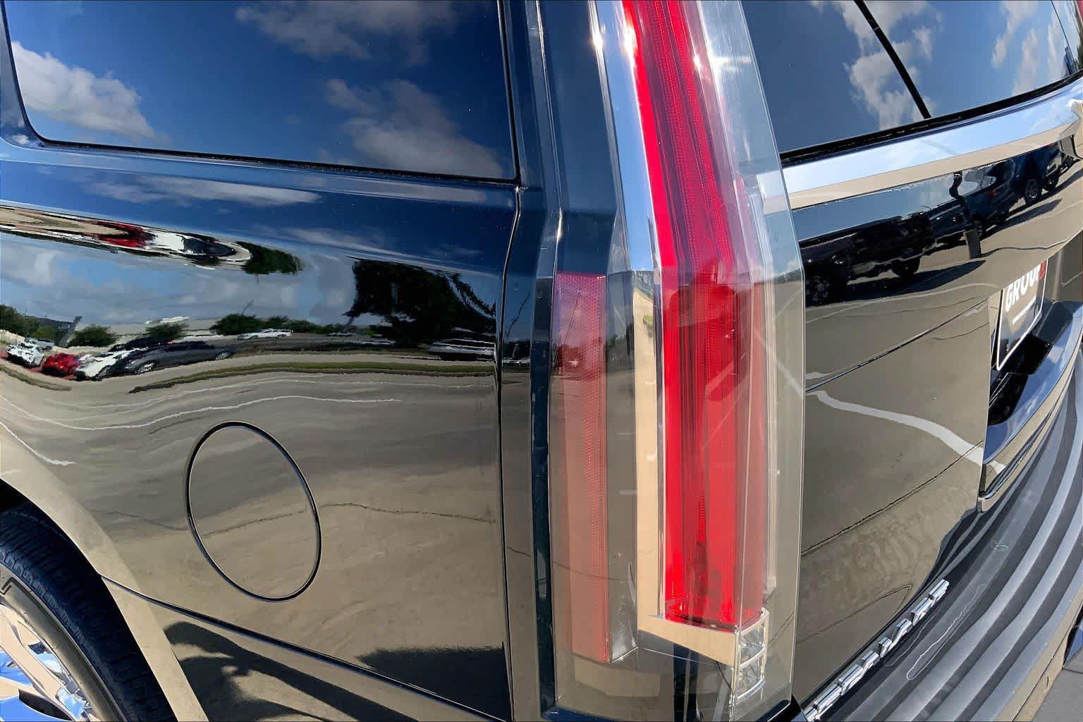 Certified 2019 Cadillac Escalade Premium Luxury RWD image 28