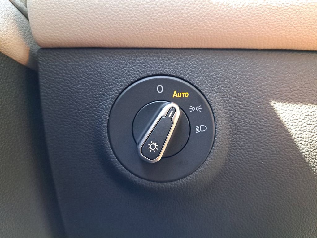 New 2025 Volkswagen Taos SEL image 26