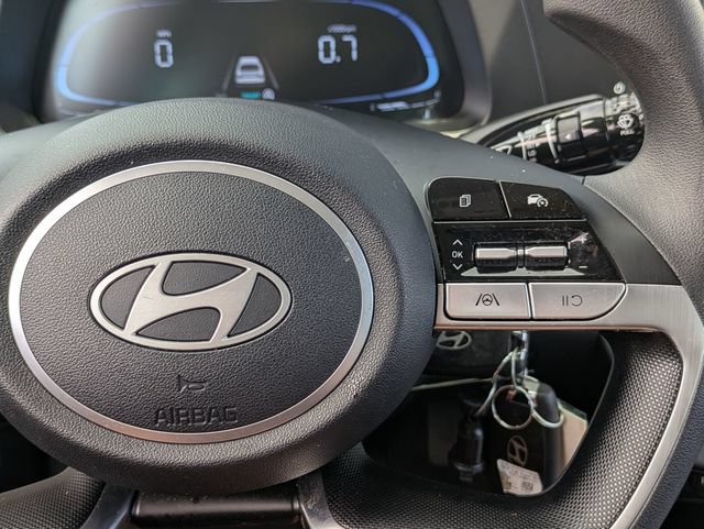 Used 2025 Hyundai Elantra SE FWD image 19