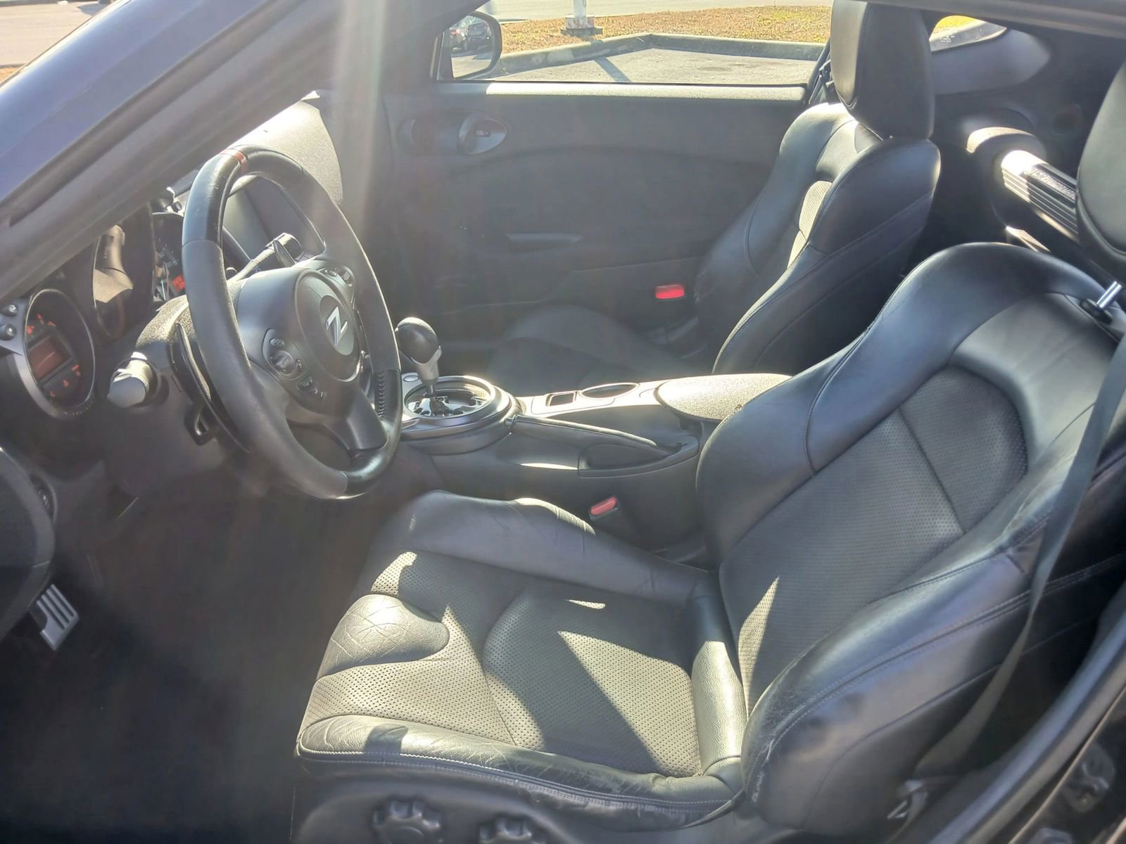 Used 2015 Nissan 370Z NISMO image 12