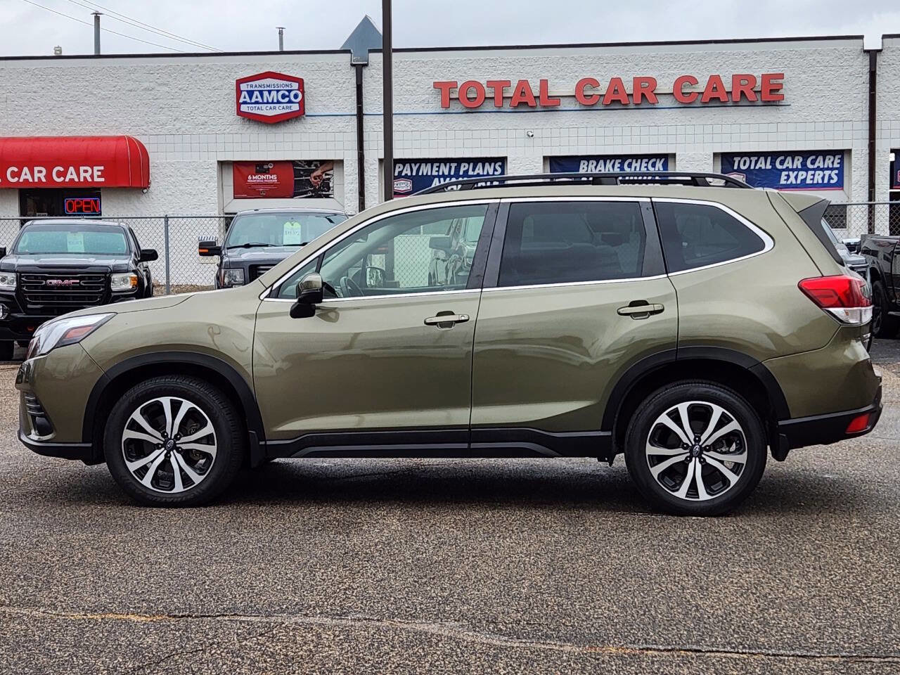 Used 2022 Subaru Forester Limited w/ Popular Package #3 image 2