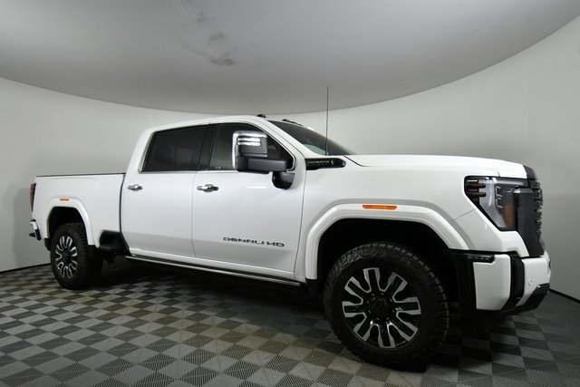 Used 2024 GMC Sierra 3500 Denali Ultimate image 9