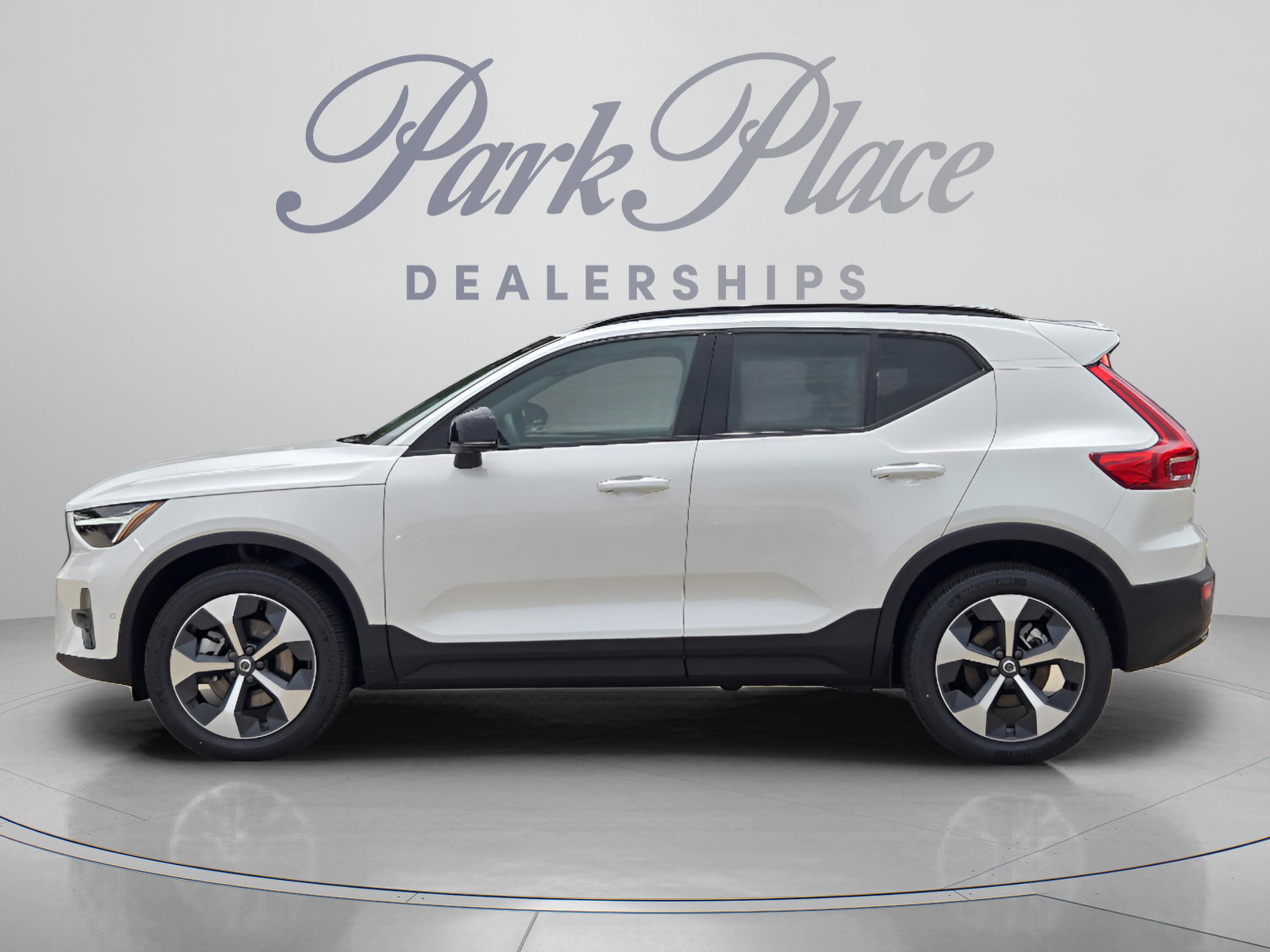 New 2026 Volvo XC40 B5 Plus w/ Protection Package Premier AWD/4WD image 2