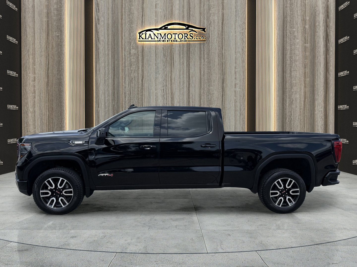 Used 2024 GMC Sierra 1500 AT4 image 4