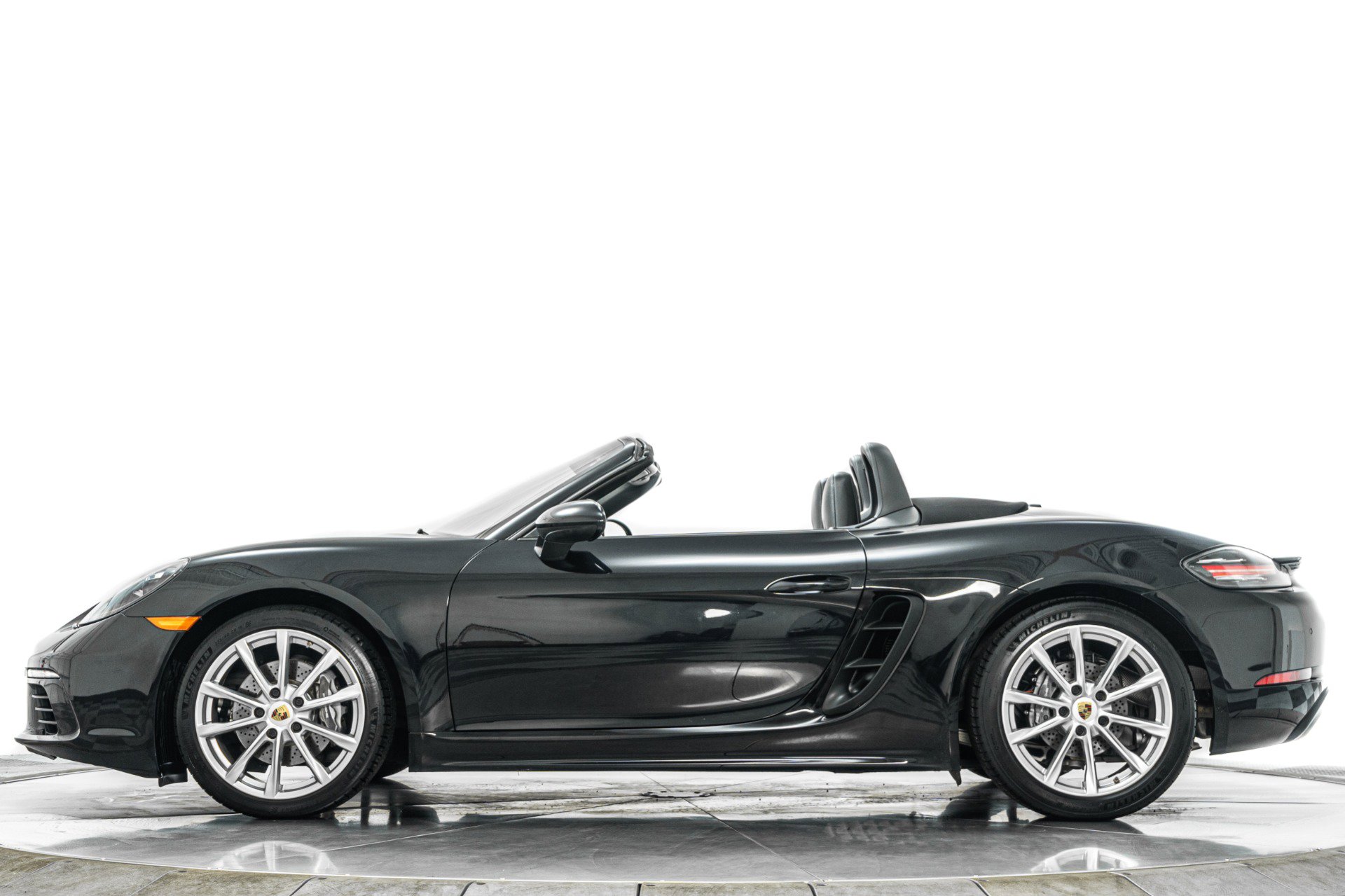 Used 2017 Porsche 718 Boxster RWD image 6