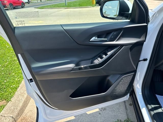 New 2027 Chevrolet Equinox LT w/ LPO, Floor Liner Package AWD/4WD image 13