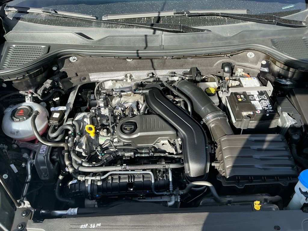 Used 2024 Volkswagen Taos SE image 23