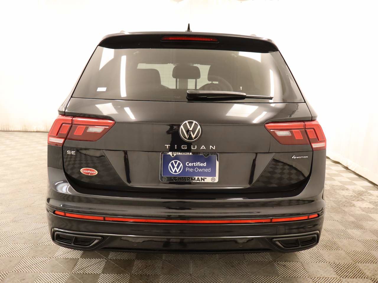 Certified 2024 Volkswagen Tiguan SE R-Line image 6