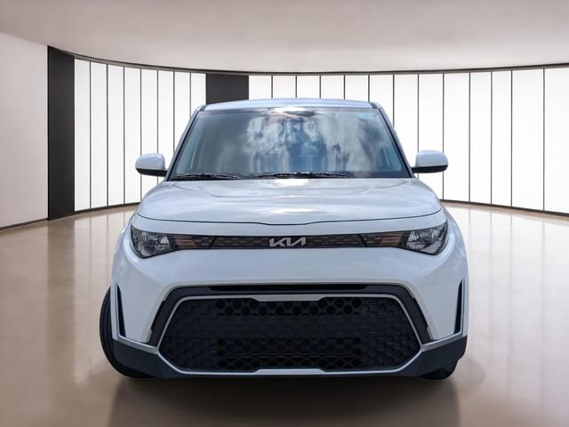 Used 2025 Kia Soul LX image 2