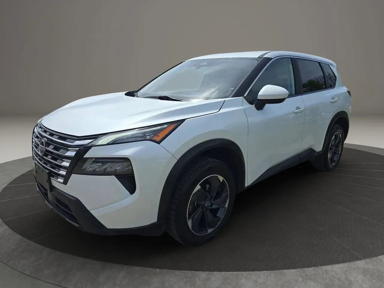 Used 2024 Nissan Rogue SV FWD image 2