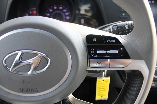 Used 2022 Hyundai Elantra SE image 11