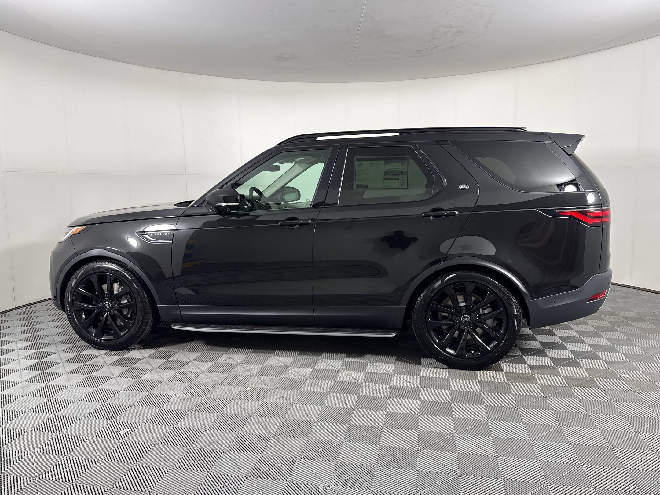 New 2026 Land Rover Discovery S AWD/4WD image 2
