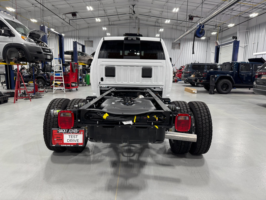 New 2025 RAM 4500 4x4 Crew Cab DRW w/ Laramie Trim Package image 10