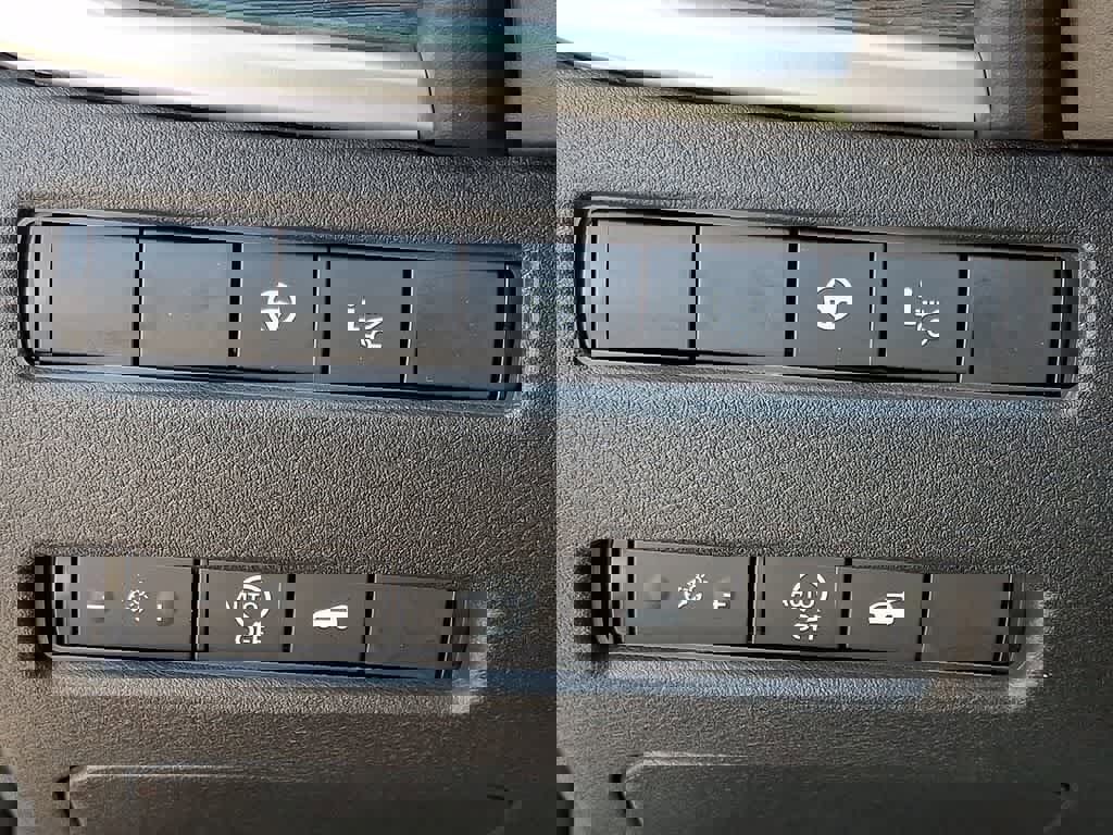 Used 2024 Nissan Rogue Platinum w/ Platinum Premium Package image 21