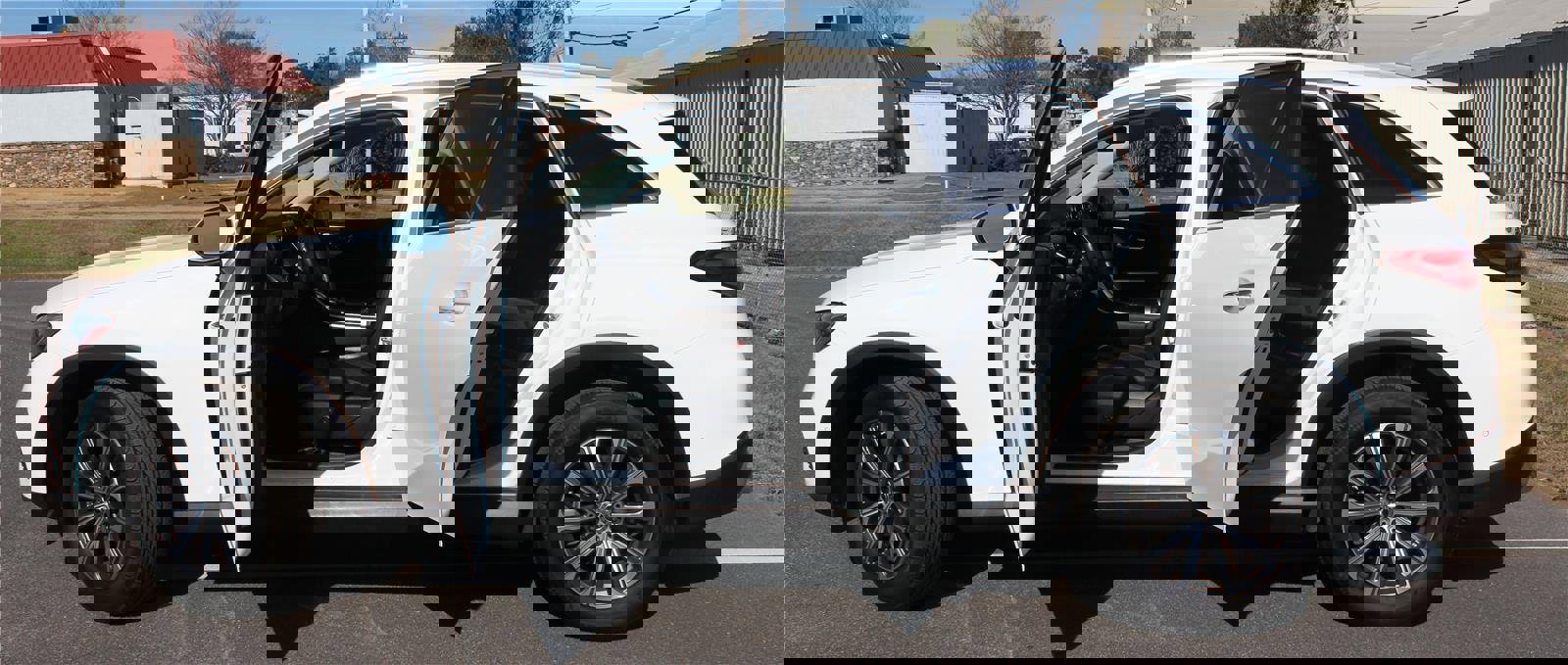 Used 2024 Mercedes-Benz GLC 300 4MATIC image 5