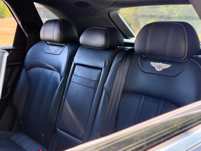 Used 2018 Bentley Bentayga AWD/4WD image 26