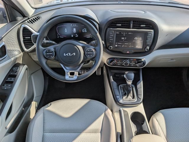 Used 2025 Kia Soul LX w/ LX Technology Package FWD image 27