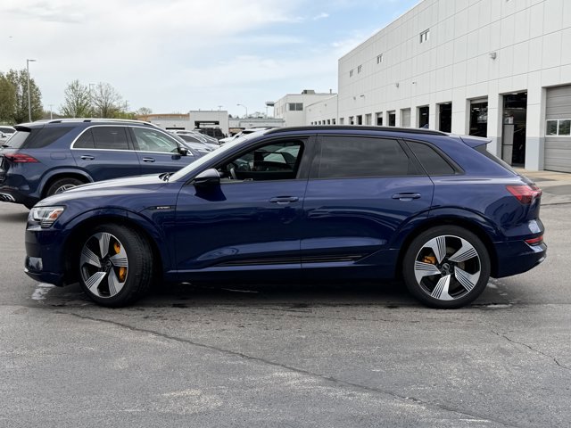 Used 2022 Audi e-tron Premium Plus w/ Premium Plus Package AWD/4WD image 8