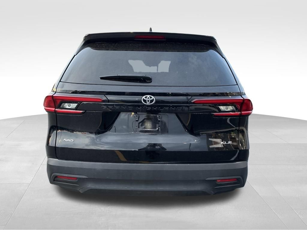 Used 2025 Toyota Grand Highlander AWD image 4