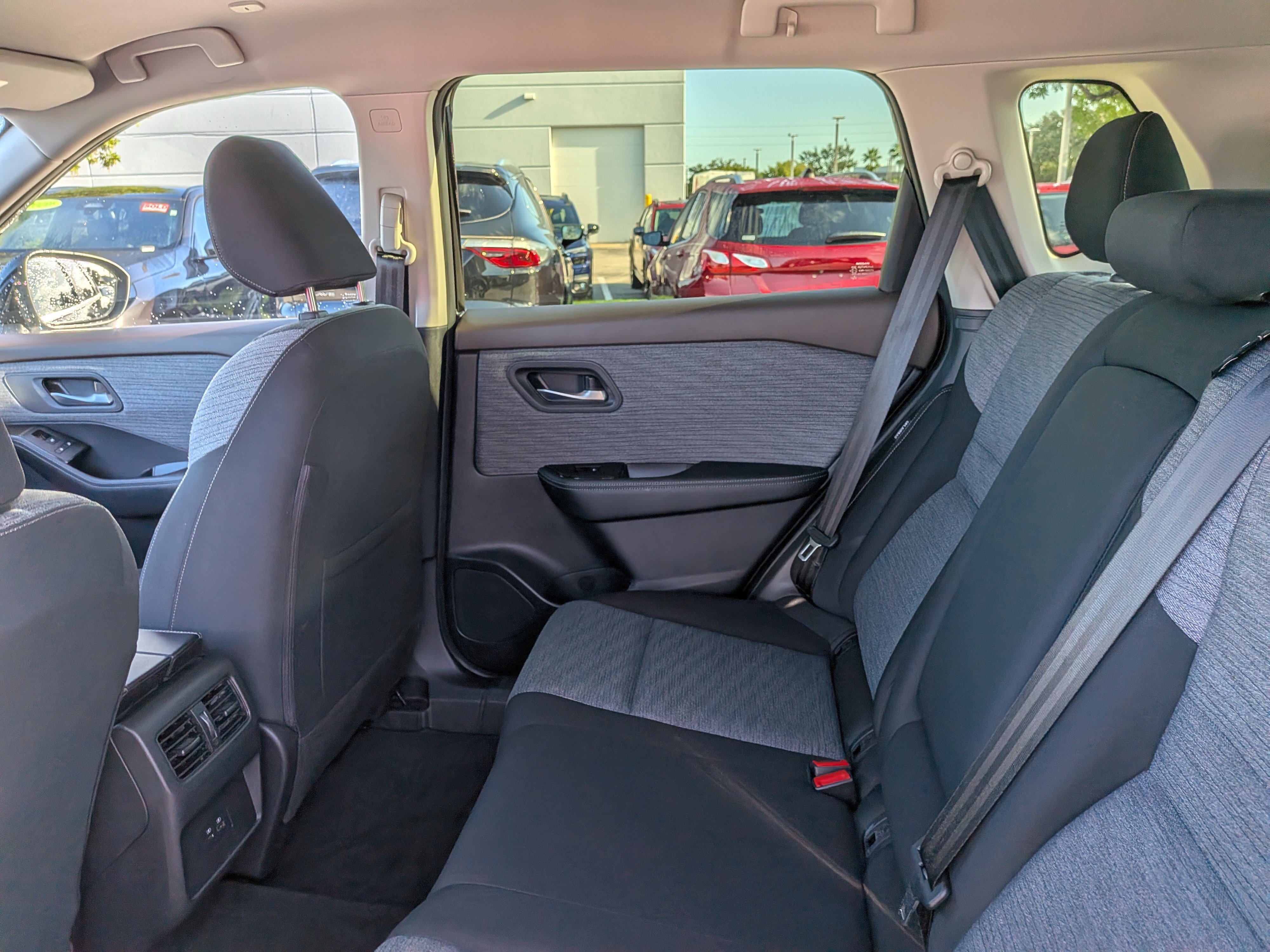 Used 2023 Nissan Rogue SV AWD/4WD image 14