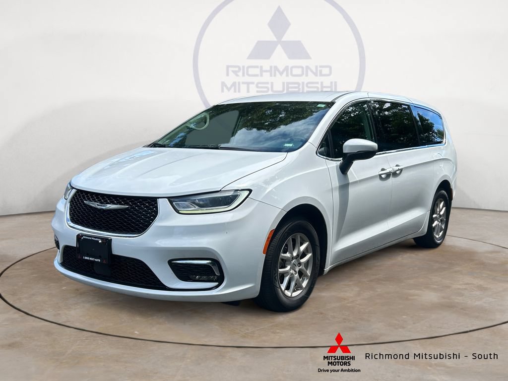 Used 2023 Chrysler Pacifica Touring-L FWD image 7