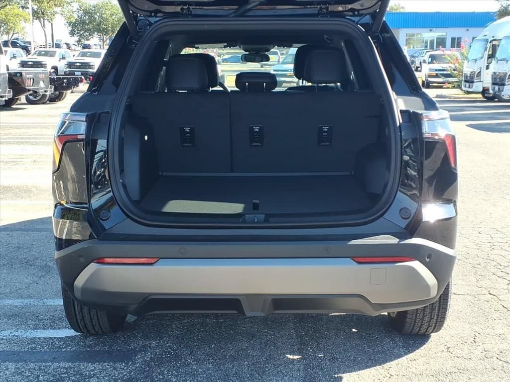 New 2027 Chevrolet Equinox LT w/ Convenience Package II FWD image 12