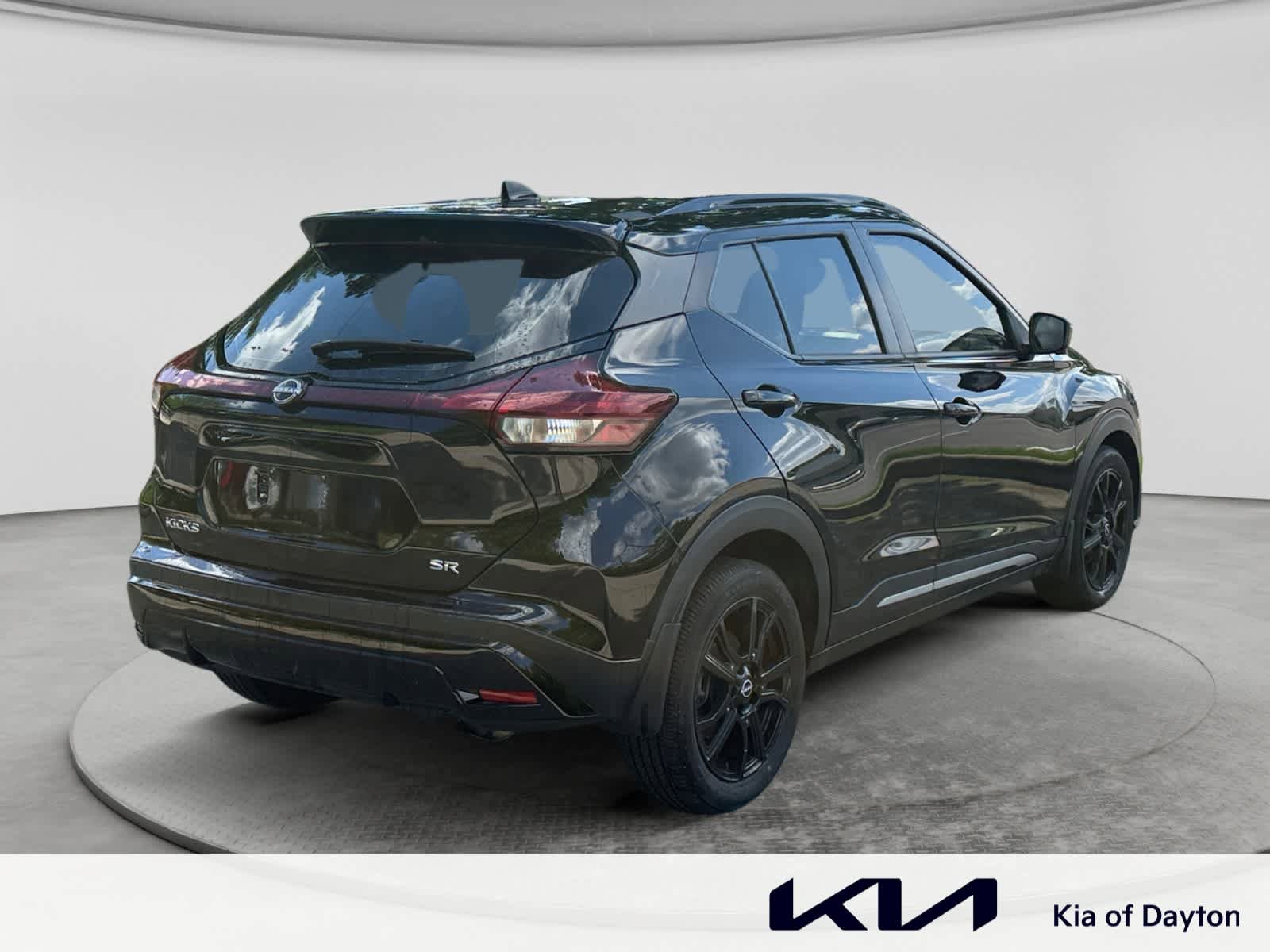 Used 2022 Nissan Kicks SR w/ Premium Package FWD image 5