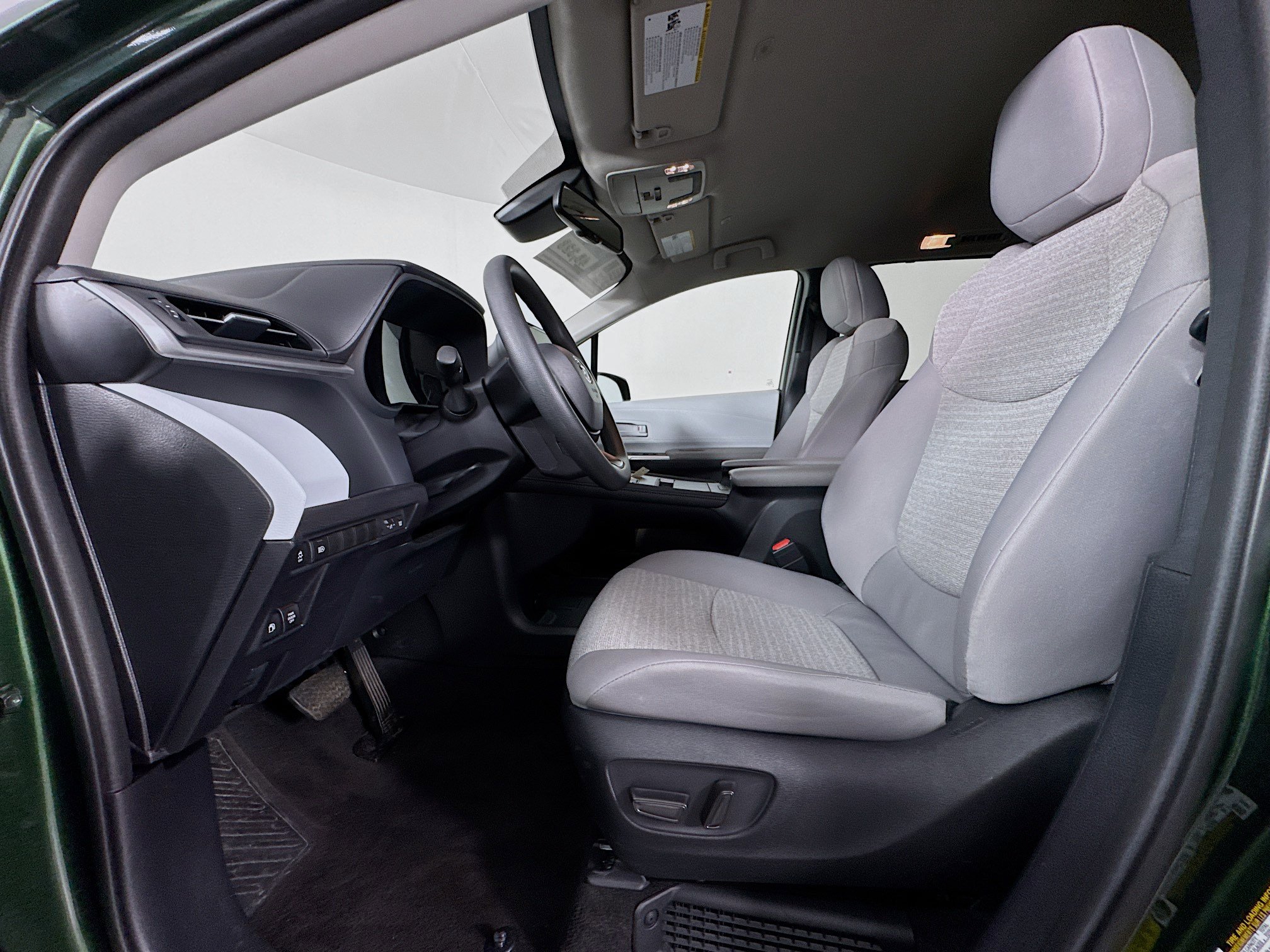 Certified 2026 Toyota Sienna LE FWD image 19