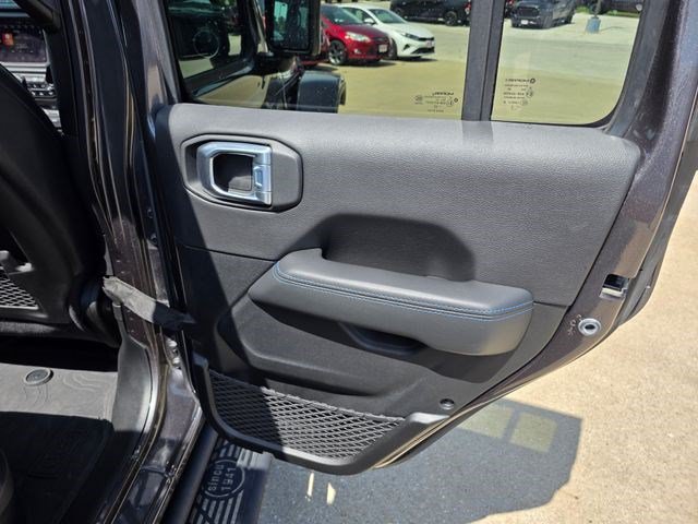 Used 2022 Jeep Wrangler Unlimited Rubicon 4xe w/ Cold Weather Group AWD/4WD image 20