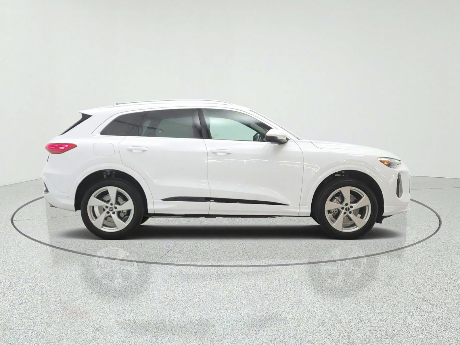 Used 2025 Audi Q5 Premium Plus w/ Premium Plus AWD/4WD image 4