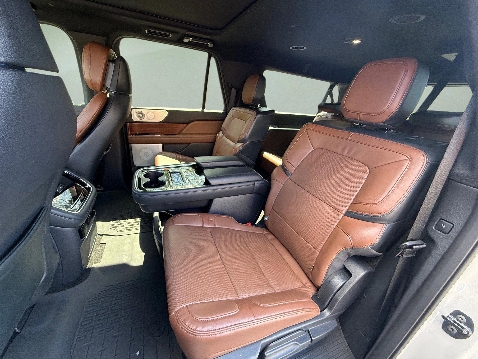 Used 2024 Lincoln Navigator L Reserve AWD/4WD image 9