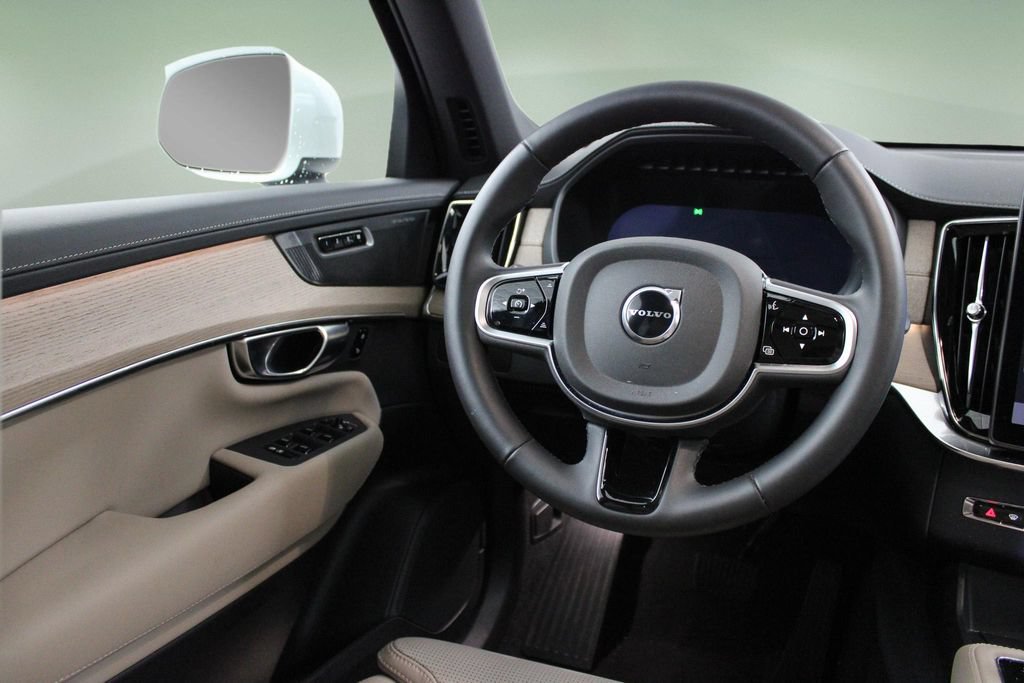 Certified 2025 Volvo XC90 B5 Ultra AWD/4WD image 18