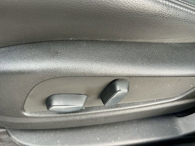 Used 2024 Cadillac XT6 Luxury FWD image 16