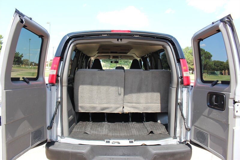 Used 2019 Chevrolet Express 2500 LS w/ Driver Convenience Package RWD image 9