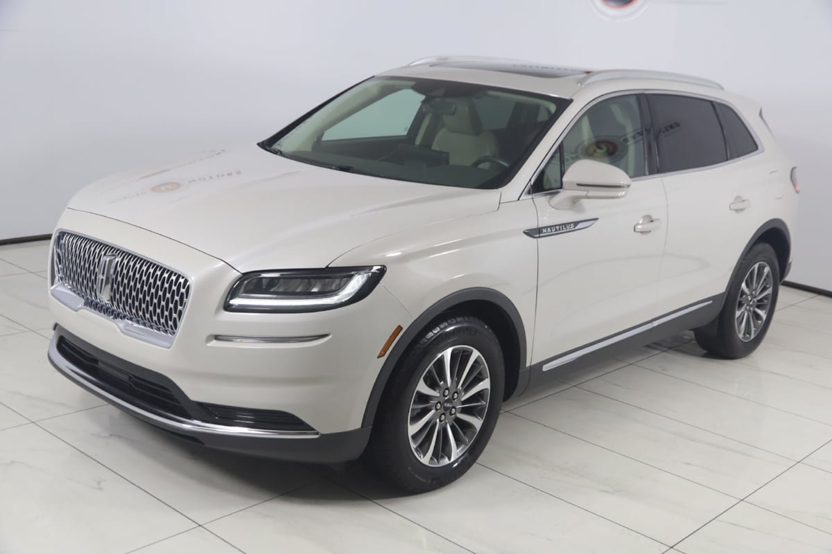 Used 2023 Lincoln Nautilus Reserve AWD/4WD image 23