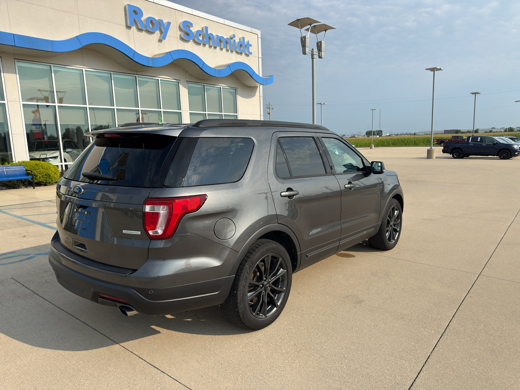 Used 2018 Ford Explorer XLT w/ Equipment Group 202A FWD image 5