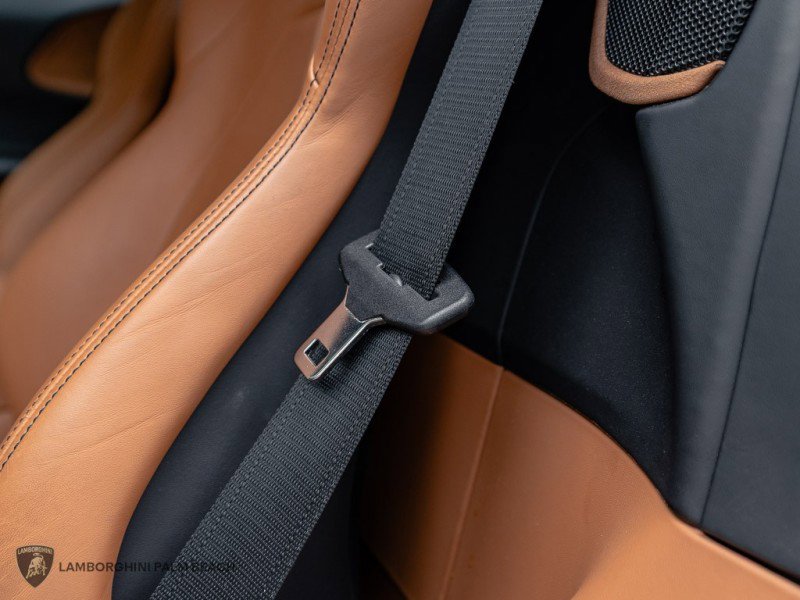 Used 2022 Ferrari SF90 Spider image 34