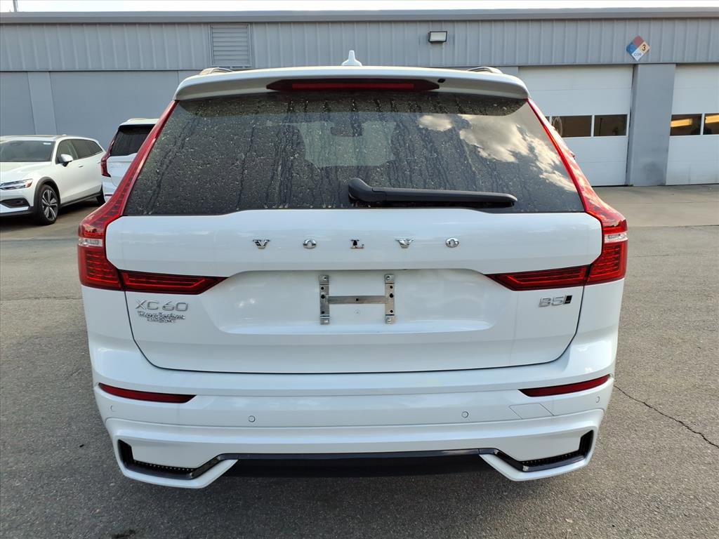 Certified 2025 Volvo XC60 B5 Core image 4