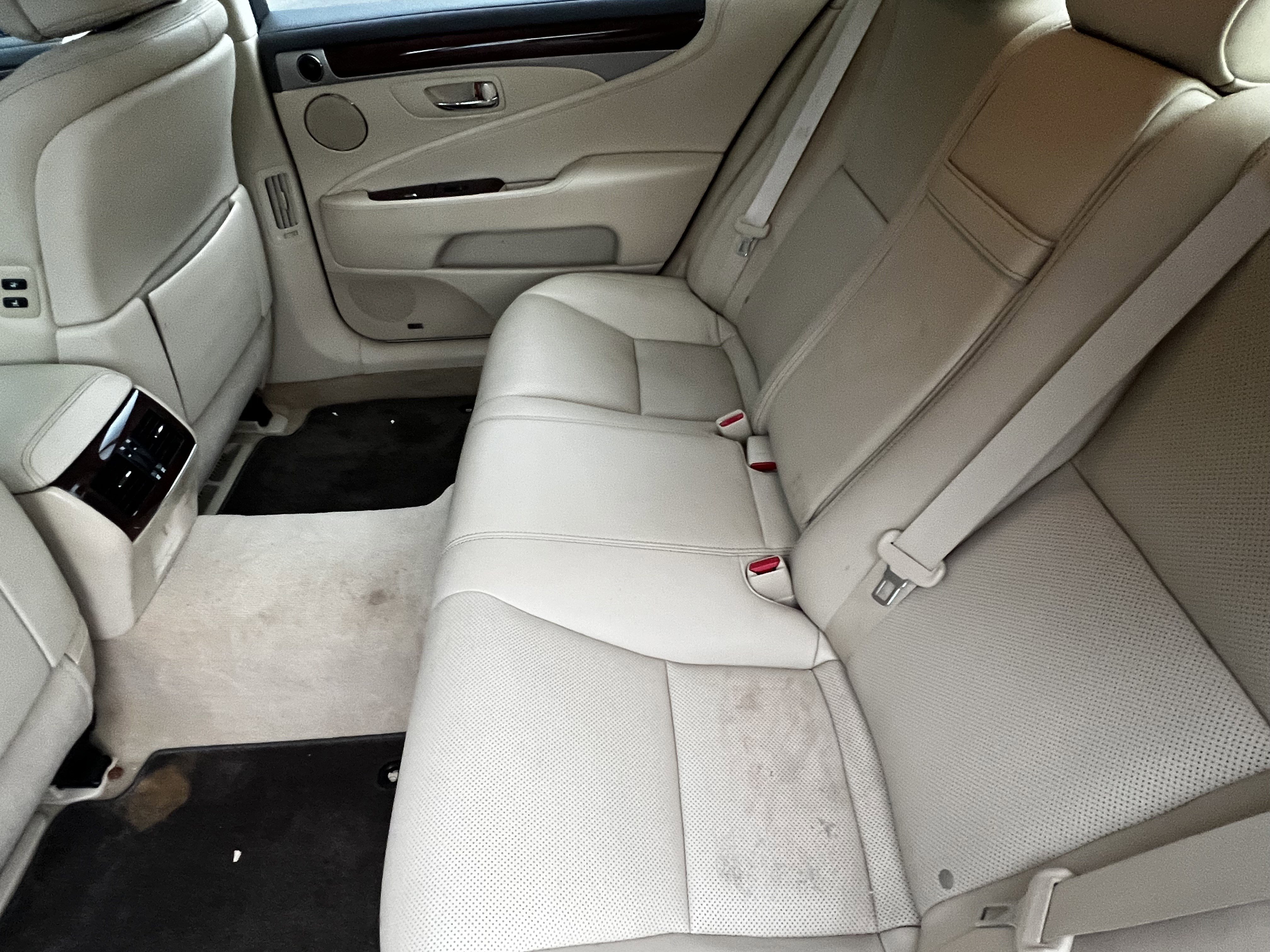 Used 2013 Lexus LS 460 L w/ Preferred Accessory Package RWD image 31