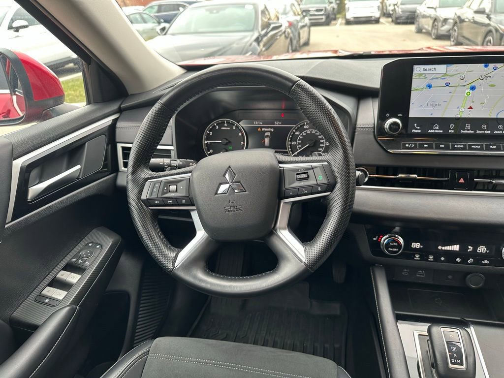 Used 2024 Mitsubishi Outlander SE image 17