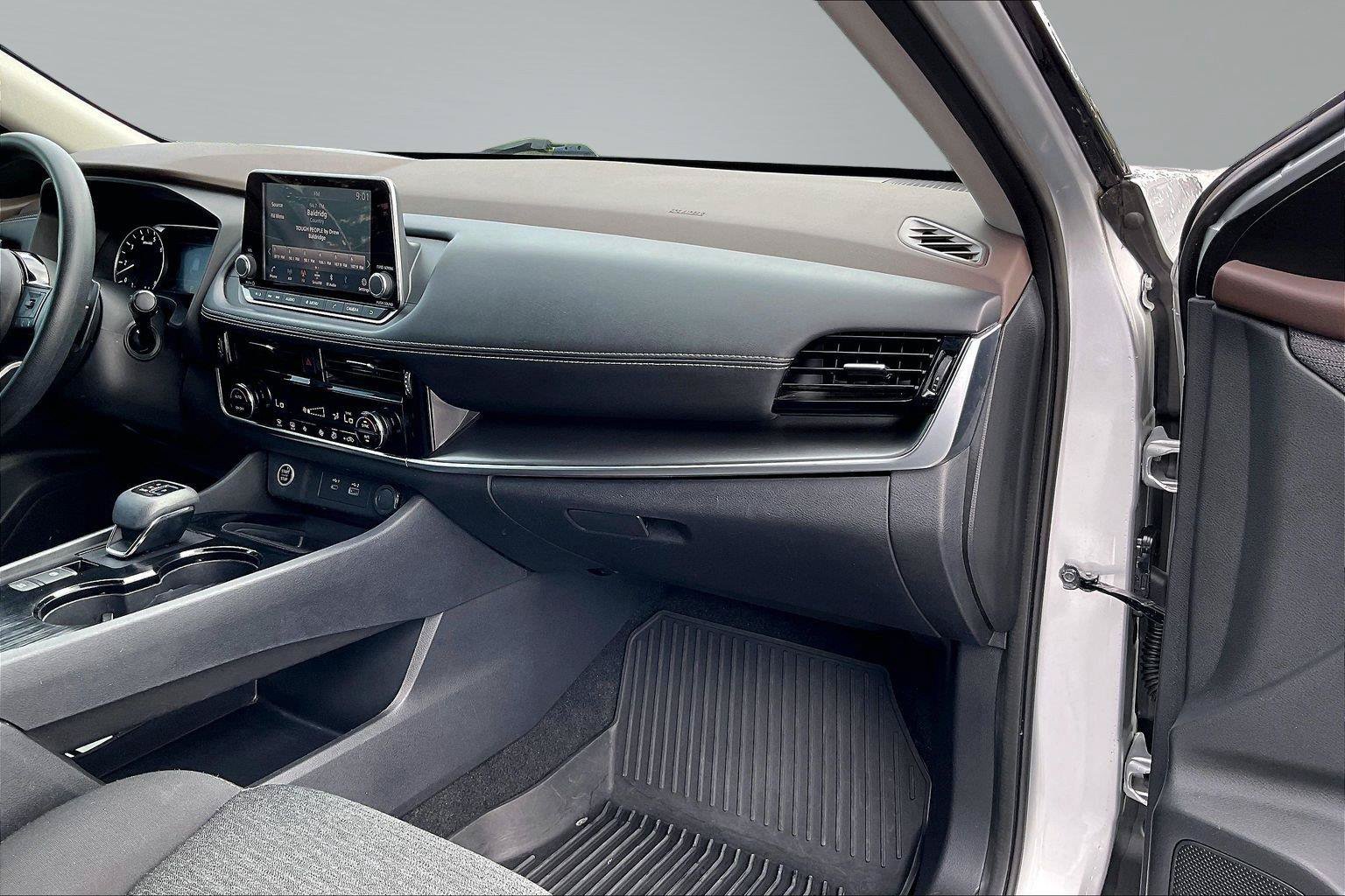 Certified 2021 Nissan Rogue SV FWD image 18