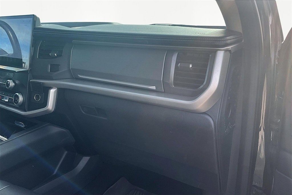 Used 2024 Ford Expedition Max XLT image 17