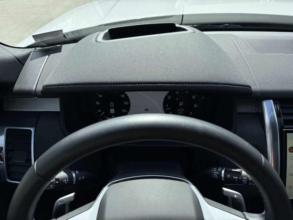 Used 2024 Land Rover Discovery Dynamic SE image 19